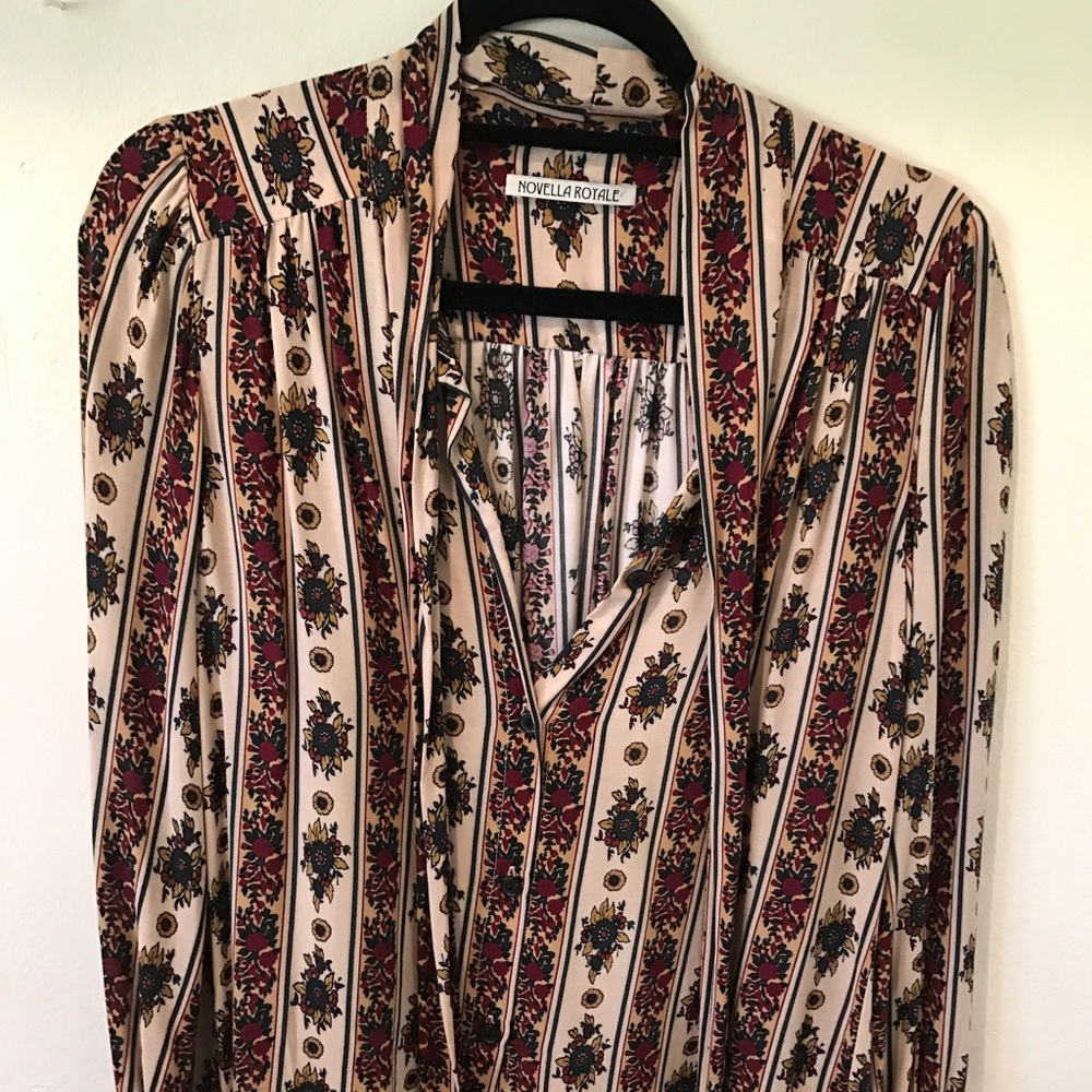 Novella Royale small blouse